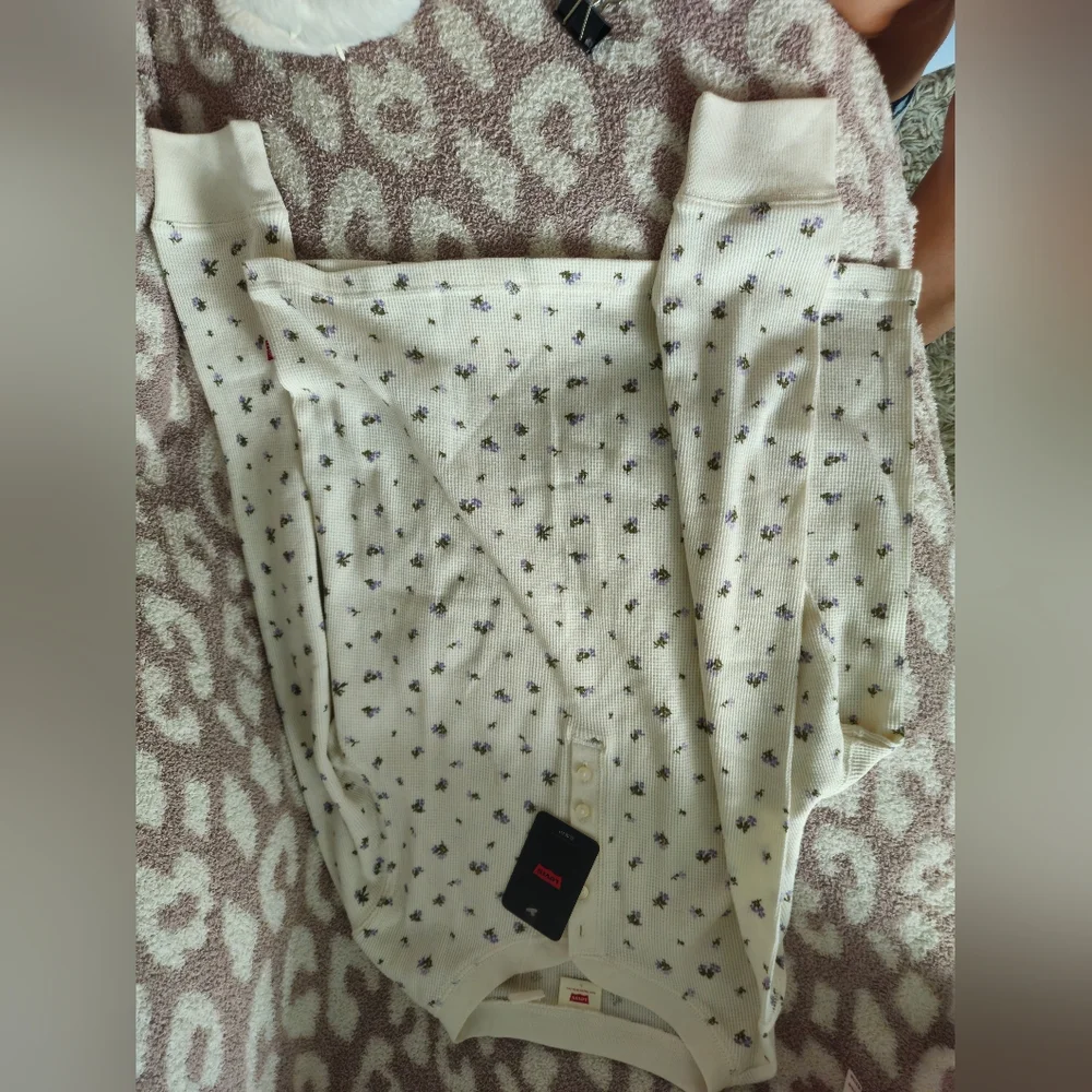 New LEVI women top, size L - Picture 3 of 3